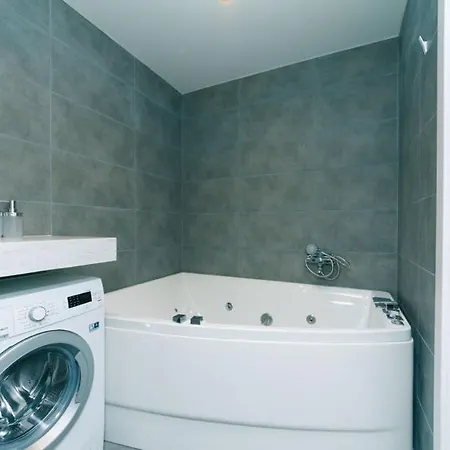 7 Вулиця Саксаганського Apartment Kyiv Exterior photo