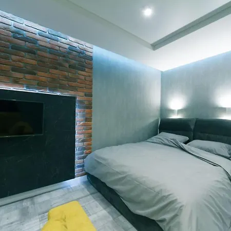 7 Вулиця Саксаганського Apartment Kyiv Exterior photo