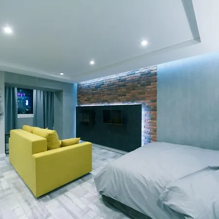 7 Вулиця Саксаганського Apartment Kyiv Exterior photo